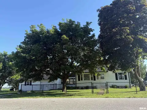 704 WASHINGTON Street, New Windsor, IL 61465