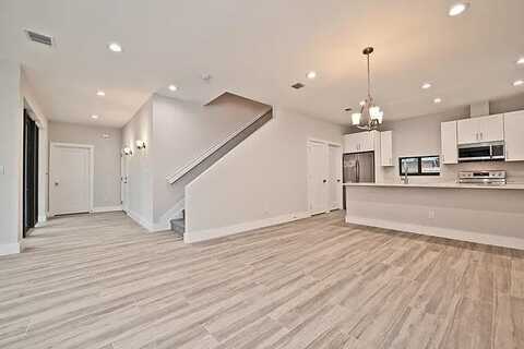 120 NE 12th St, Fort Lauderdale, FL 33304