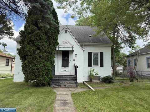 2524 3rd Ave, Hibbing, MN 55746