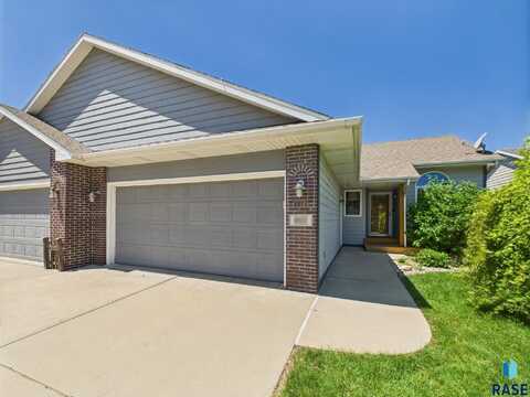 917 S Charlotte Ave, Sioux Falls, SD 57103