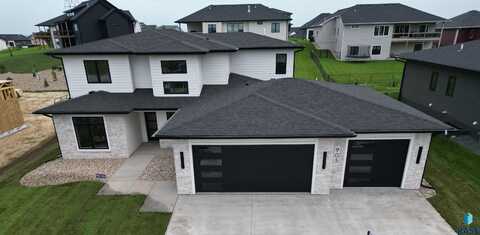 905 N Sylvan Dr, Sioux Falls, SD 57110