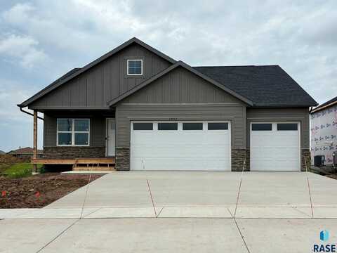2805 S Copper Creek Ave, Sioux Falls, SD 57110