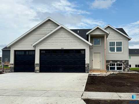 5928 S Coneflower Ave, Sioux Falls, SD 57108
