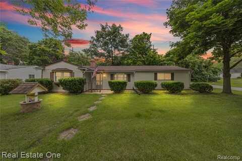 7241 Richardson Road, West Bloomfield, MI 48323
