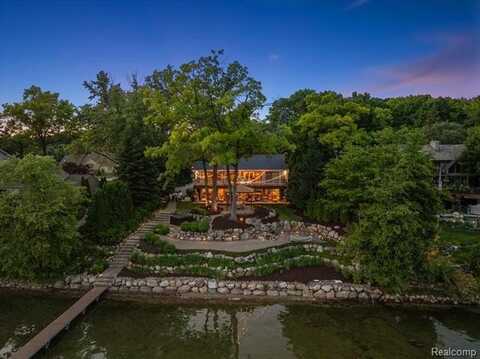3678 Elder Road S, West Bloomfield, MI 48324