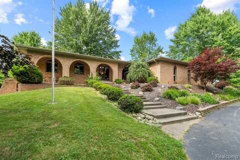 945 E Gunn Road, Rochester, MI 48306