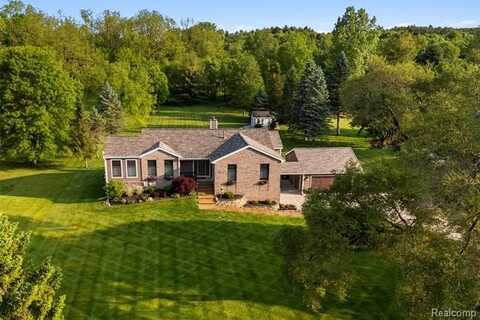 5131 Navajo Trail, Pinckney, MI 48169
