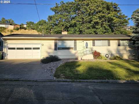 902 NW 6TH ST, Pendleton, OR 97801
