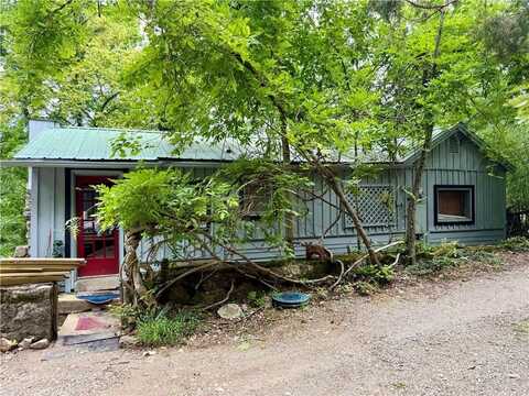 16 Nut ST, Eureka Springs, AR 72632