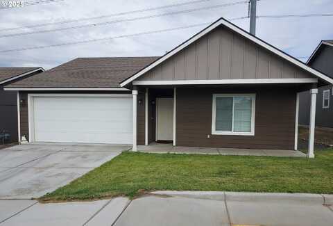 2925 BLUE JAY ST, Umatilla, OR 97882