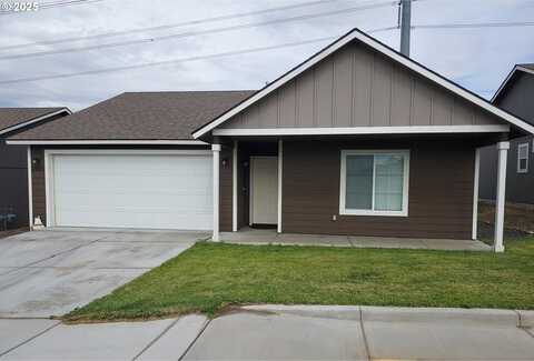 2925 BLUE JAY ST, Umatilla, OR 97882