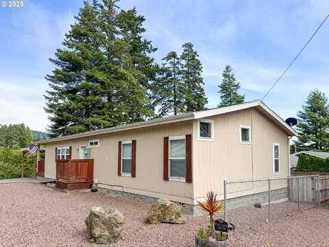 631 HASSETT ST, Brookings, OR 97415