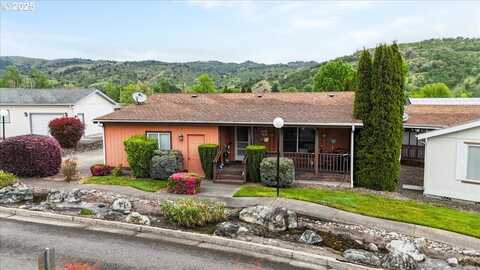 120 LITTLEBROOK LN, Roseburg, OR 97471