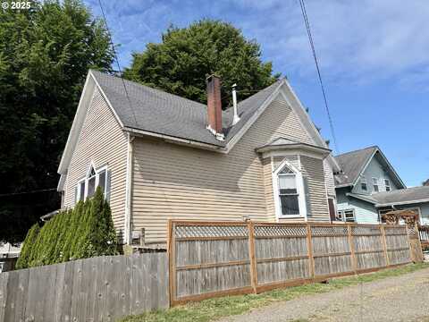 2203 5th ST, Tillamook, OR 97141