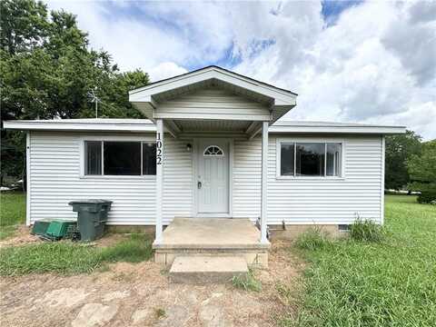 1022 W Pettigrew ST, Fayetteville, AR 72701