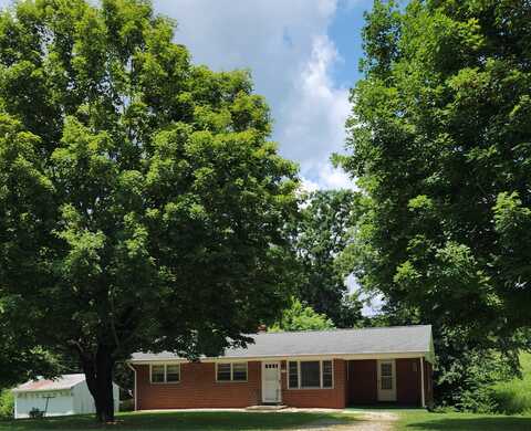 82 Twilight LN, Glade Hill, VA 24092