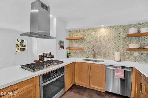 1233 E DESERT COVE Avenue, Phoenix, AZ 85020