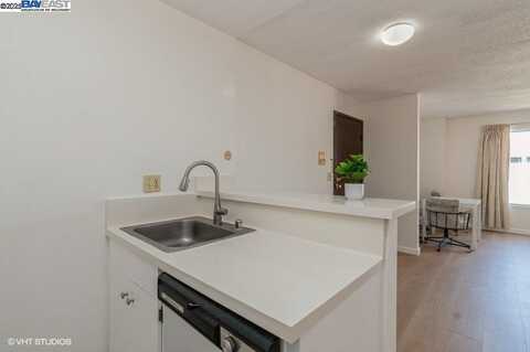 2005 Pleasant Valley Ave, Oakland, CA 94611