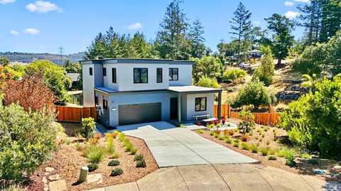 2020 Eagle Court, Santa Rosa, CA 95403