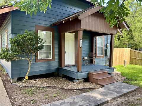 316 Pine St, Port Neches, TX 77651
