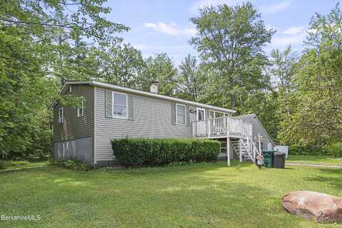 39 Fieldwood Dr, Clarksburg, MA 01247