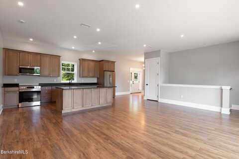 16 Iroquois St, Lanesborough, MA 01237