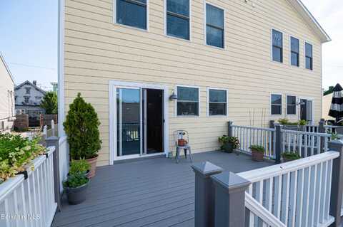 225 State St, Hudson, NY 12534