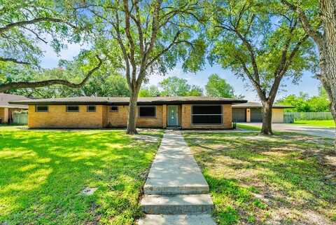902 E Inez, Beeville, TX 78102