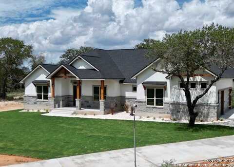 117 Pioneer Trl, Adkins, TX 78101