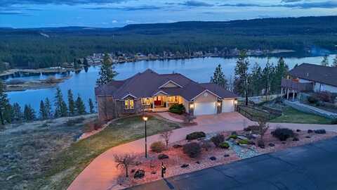 10673 W Lakeside Ln, Nine Mile Falls, WA 99026
