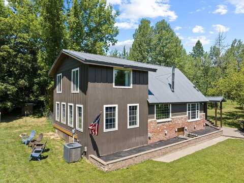12 Country Ln, Newport, WA 99156