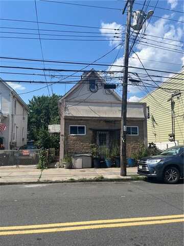 699 Henderson Avenue, Staten Island, NY 10310