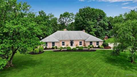 4901 Pineledge Drive W, Clarence, NY 14031