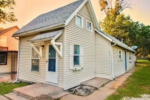 1030 E 6th St, Newton, KS 67114
