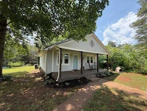 560 Evergreen Ave., Appomattox, VA 24522