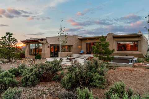 1 San Pasqual Ln, Taos, NM 87571