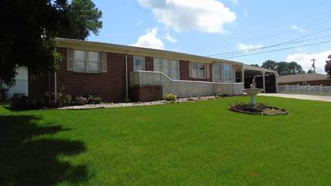 103 Plant St, Muscle Shoals, AL 35661