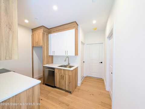 3865 Amboy Road, Staten Island, NY 10308
