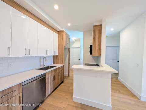 3865 Amboy Road, Staten Island, NY 10308