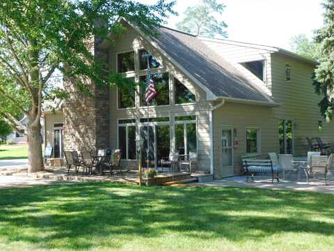 6 Thundershore Drive, Columbus, NE 68601