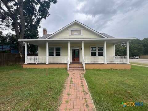 317 S Magnolia Avenue, Luling, TX 78648