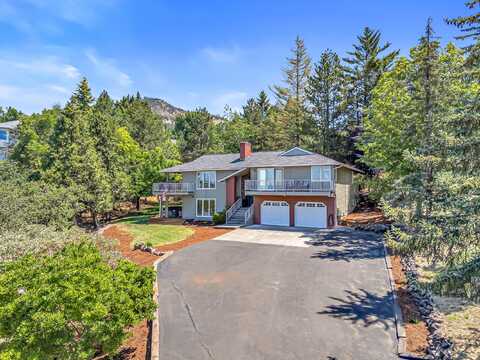 1441 Highcrest Drive, Medford, OR 97504