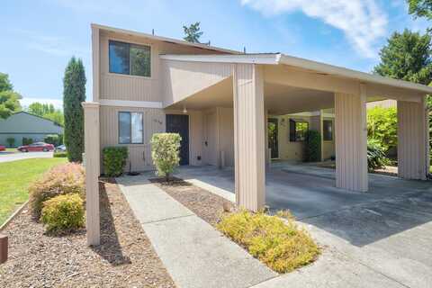 1034 SE Camelot Drive, Grants Pass, OR 97526
