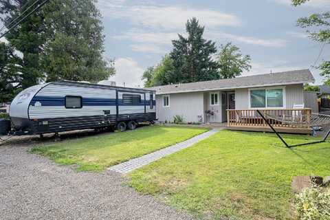 514 S Royal Avenue, Eagle Point, OR 97524