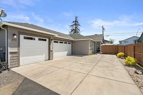 672 Heber Lane, Medford, OR 97501