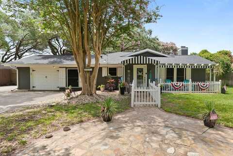 1105 S Paisano Street, Rockport, TX 78382