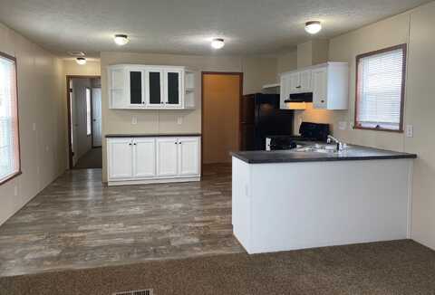 4150 Valley Creek, Burton, MI 48519