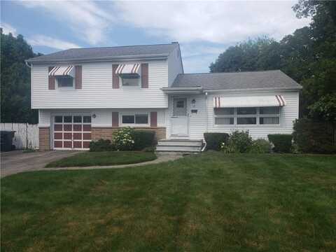 35 Village Circle, Warwick, RI 02888