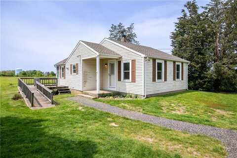 44 Paquins Lane, Portsmouth, RI 02871