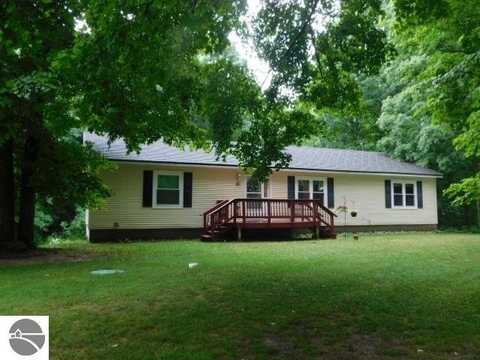 21 Wood Road, Rapid City, MI 49676